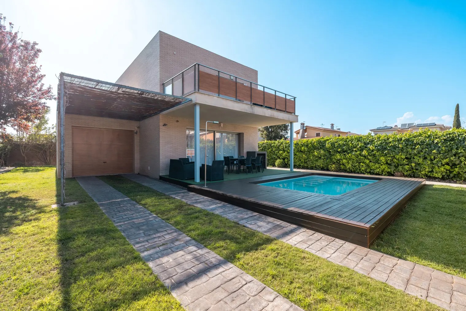 Villa con piscina privada — propiedad gestionada por funnyalojamientos